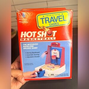 Vintage HOT SHOT BASKETBALL Travel Version 
Milton-Bradley ~ 1992